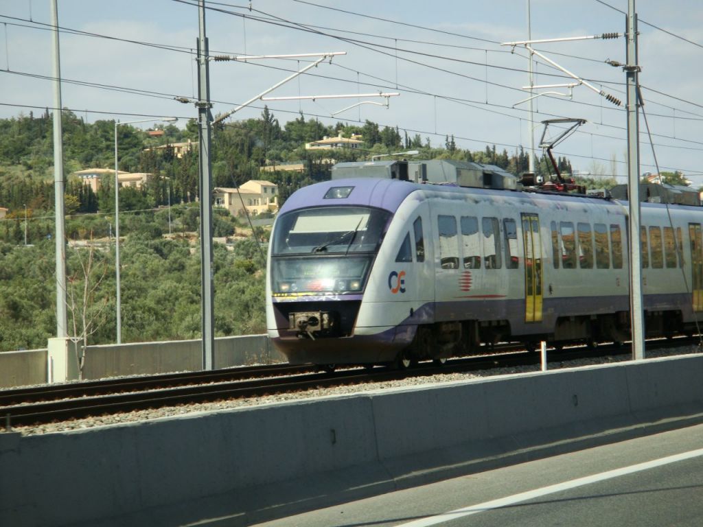 Προαστιακός: Διακόπηκαν τα δρομολόγια Πειραιάς – Λιόσια λόγω πτώσης δέντρου