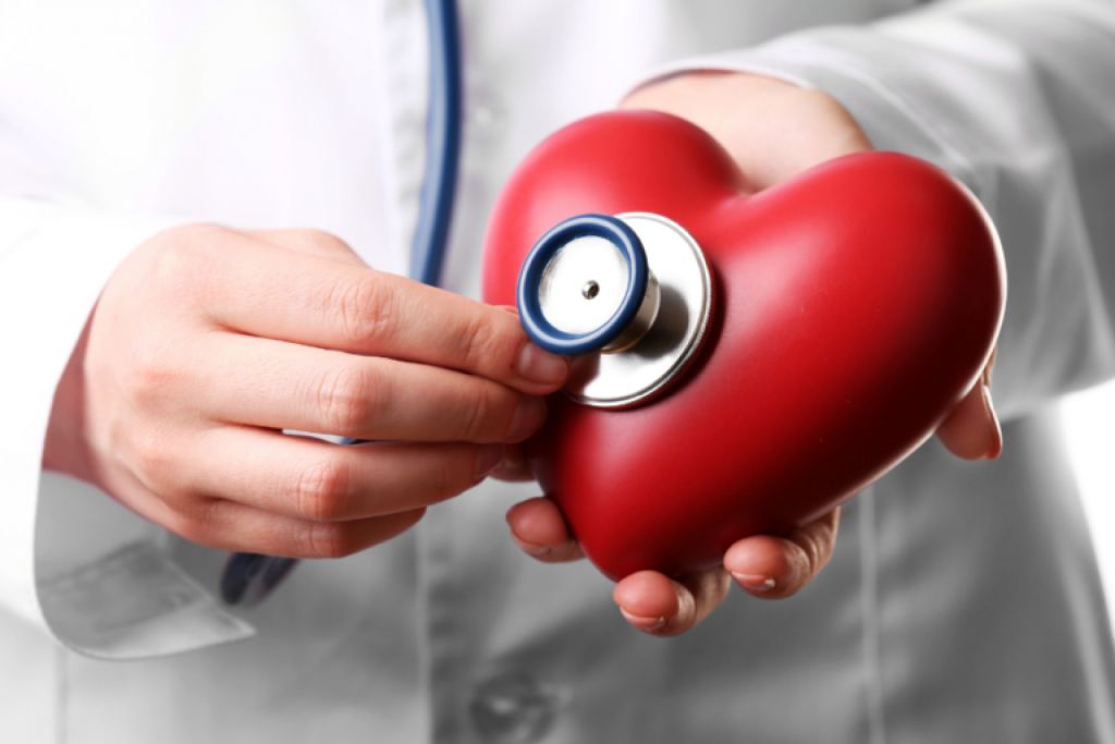 Γεράσιμος Σιάσος: Απαραίτητες οι καρδιολογικές εξετάσεις μετά από ιογενείς λοιμώξεις