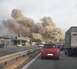 Ασπρόπυργος: Έσβησε η φωτιά στην επιχείρηση με χημικά και υλικά ανακύκλωσης