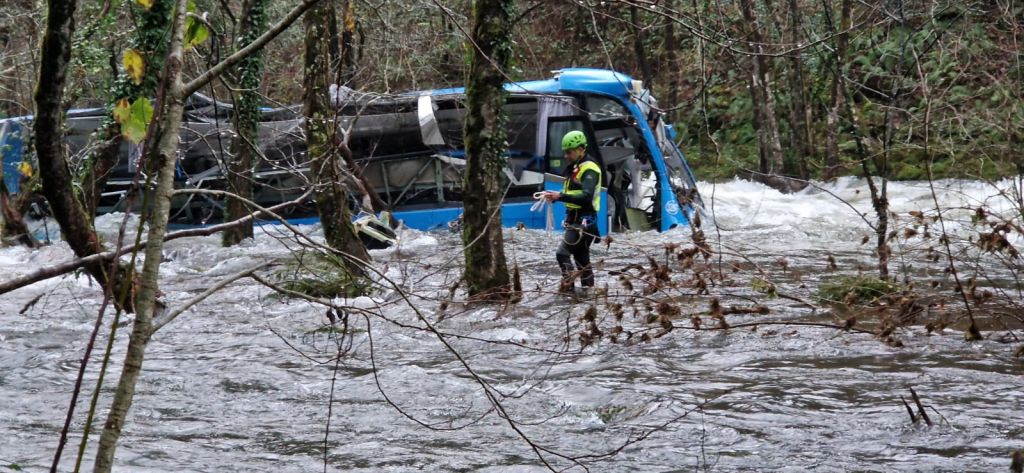 Εξι νεκροί από πτώση λεωφορείου σε ποτάμι της Γαλικίας