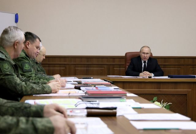 Γιατί ο Πούτιν ανέβαλε τρεις φορές την εισβολή στην Ουκρανία