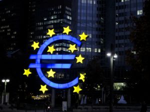 Eurostat: Στο 2,3% η ανάπτυξη στην Ευρωζώνη το τρίτο τρίμηνο