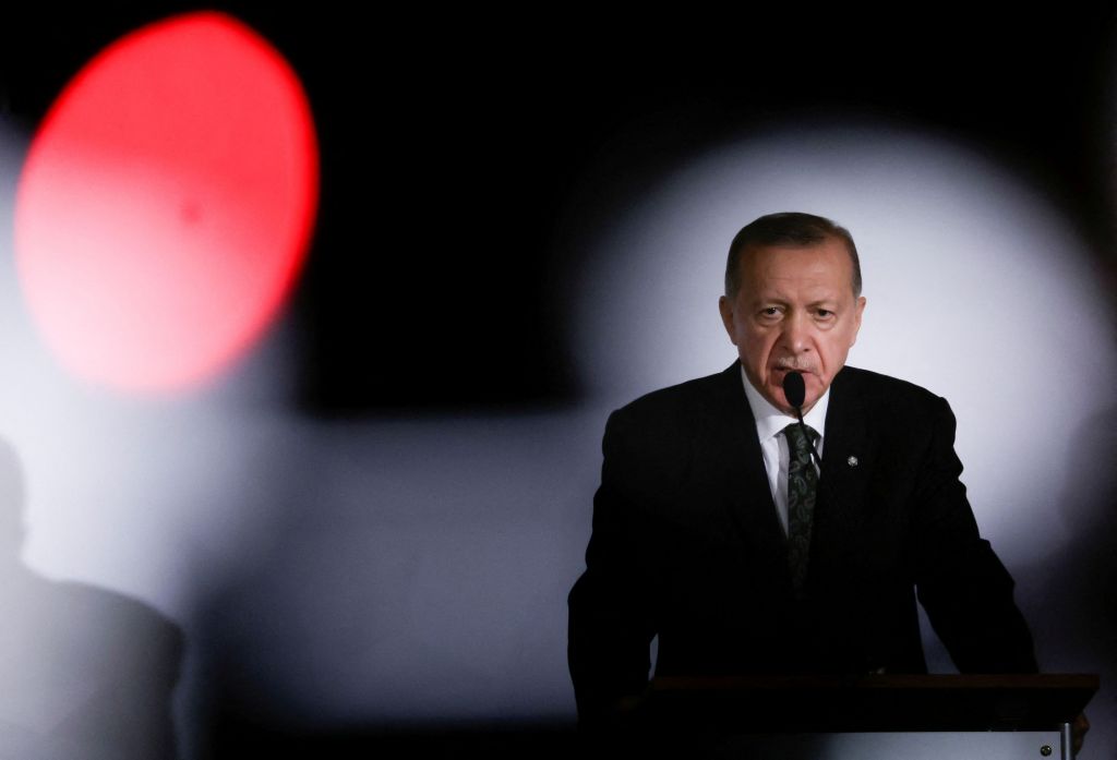 Οι προεκλογικές παροχές του Ερντογάν ίσως καταστρέψουν την τουρκική οικονομία