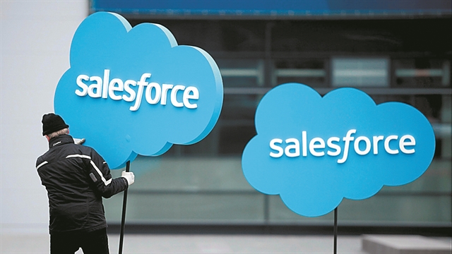 Απολύσεις και από τη Salesforce