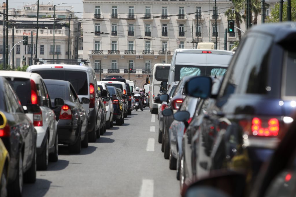 Πόσες μέρες από τη ζωή τους χάνουν οι οδηγοί στην Αθήνα «μποτιλιαρισμένοι»