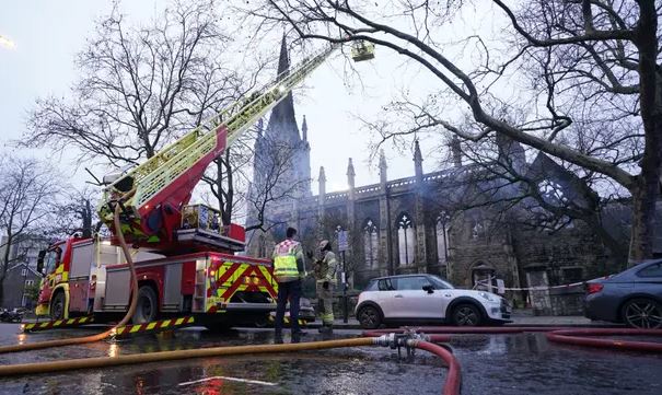 Βρετανία: Φωτιά κατέστρεψε ιστορική εκκλησία στο Λονδίνο