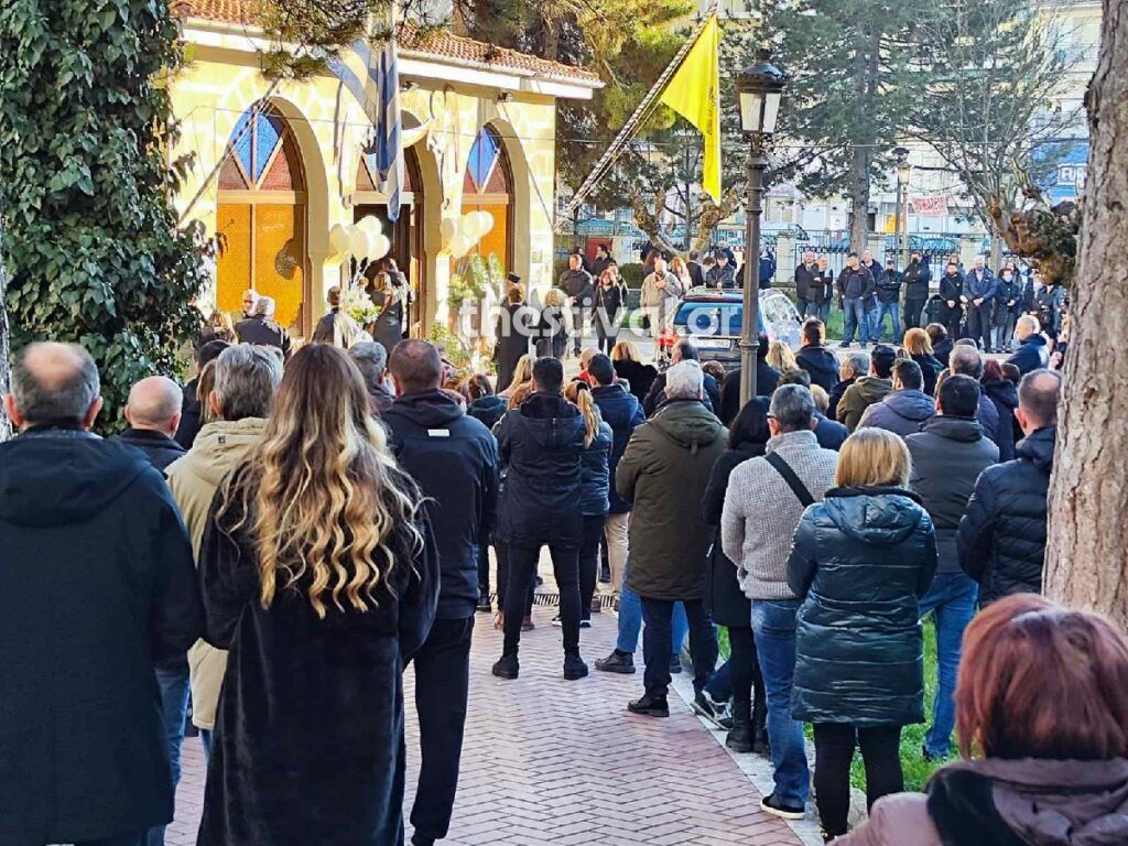 Σπαραγμός στην κηδεία του 6χρονου Θωμά