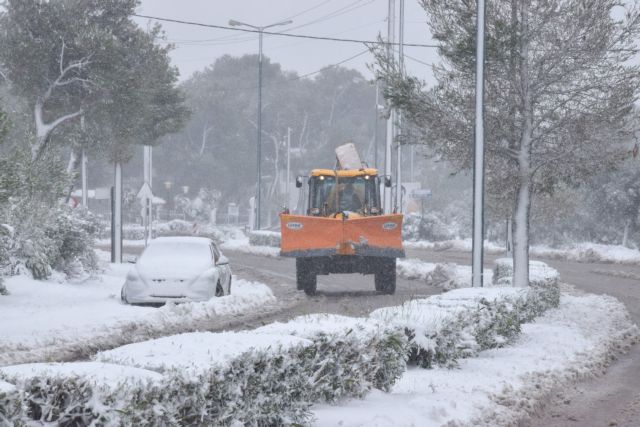 Πυκνές χιονοπτώσεις στην Αττική από τα ξημερώματα