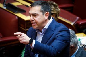 Τσίπρας: «Αν απαντήσετε γιατί παρακολουθούσατε τους πάντες επιστρέφουμε στις ψηφοφορίες»