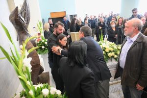 Τέμπη: Στην Καρδίτσα για την πολιτική κηδεία του Βάιου Βλάχου ο Τσίπρας