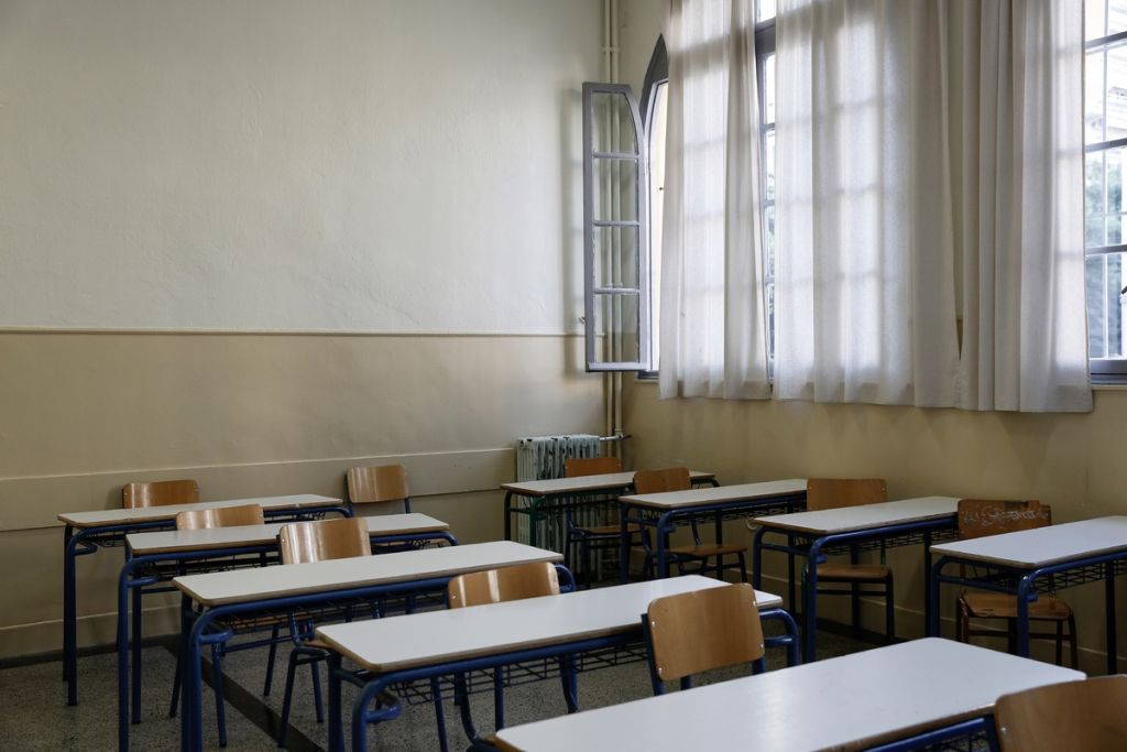 Επίθεση εξωσχολικών στη Θεσσαλονίκη: Μπήκαν σε τάξη ΕΠΑΛ κι επιτέθηκαν σε καθηγήτρια στον Εύοσμο