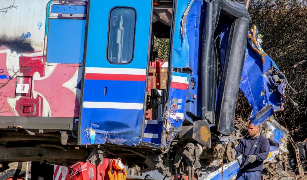 Τέμπη: Τι ανακοίνωσε η Hellenic Train για το δυστύχημα – Ποιοι περιλαμβάνονται στη λίστα επιβατών