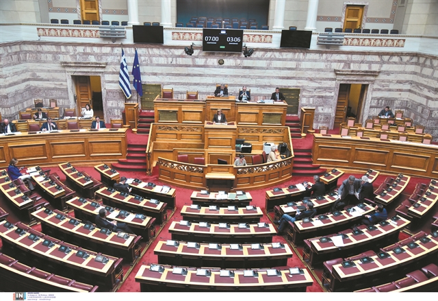 Σύγκρουση στη Βουλή για τη διορθωτική τροπολογία
