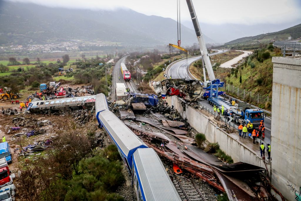 Τέμπη: Στους 57 οι νεκροί – 56 μέχρι στιγμής οι αγνοούμενοι