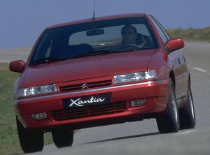 Citroen Xantia: Επέτειος 30 ετών για το μοντέλο που μπορούσε να στρίψει χωρίς καθόλου κλίσεις