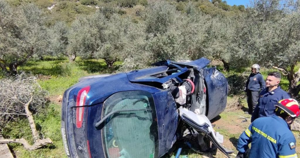Σοβαρό τροχαίο με εγκλωβισμένη οδηγό – Έπεσε πάνω σε δέντρο