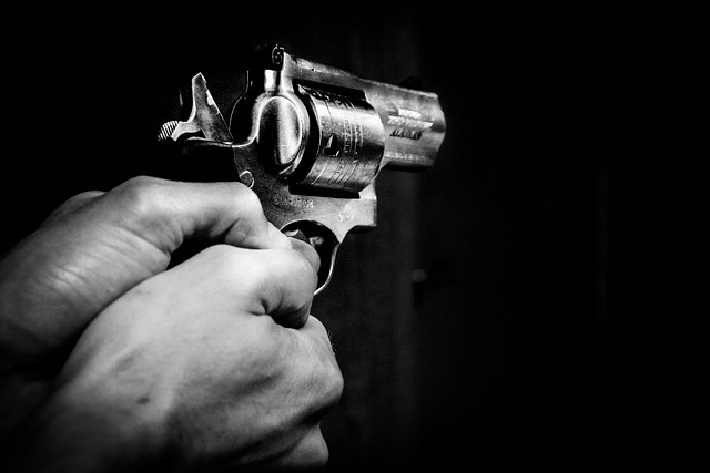 Πυροβολισμός στο Λαγονήσι: «Μη μας πυροβολείτε, είμαστε παιδιά» – Ανθρωποκυνηγητό για τον δράστη