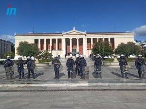 ΜΑΤ έχουν περικυκλώσει την πρυτανεία που τελεί υπό κατάληψη