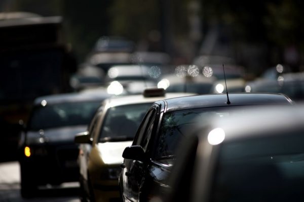 Χαϊδάρι: Μετ’ εμποδίων η κυκλοφορία στη λεωφόρο Αθηνών μετά από τροχαίο