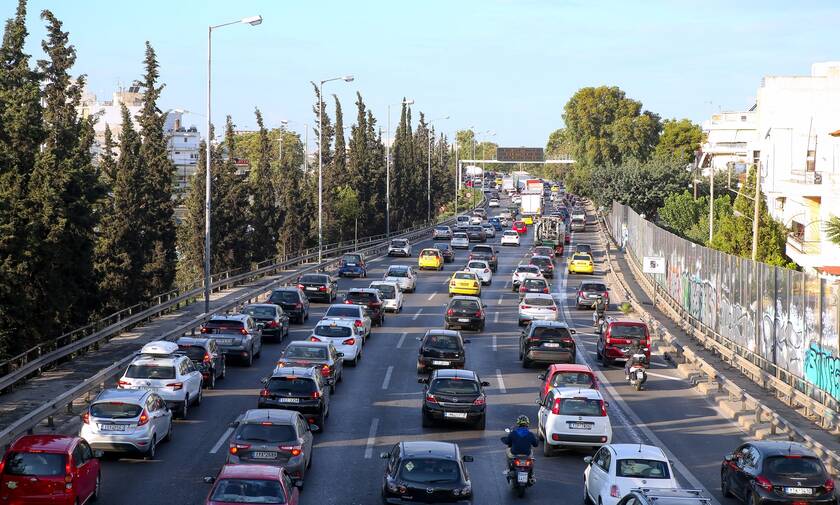 Μποτιλιάρισμα στον Κηφισό: Ουρές χιλιομέτρων λόγω τροχαίου στο ύψος του Περιστερίου