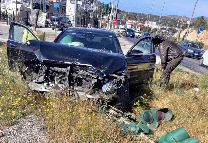 Λεωφόρος Βάρης – Κορωπίου: Τροχαίο δυστύχημα ανήμερα του Πάσχα – Νεκρή μία γυναίκα