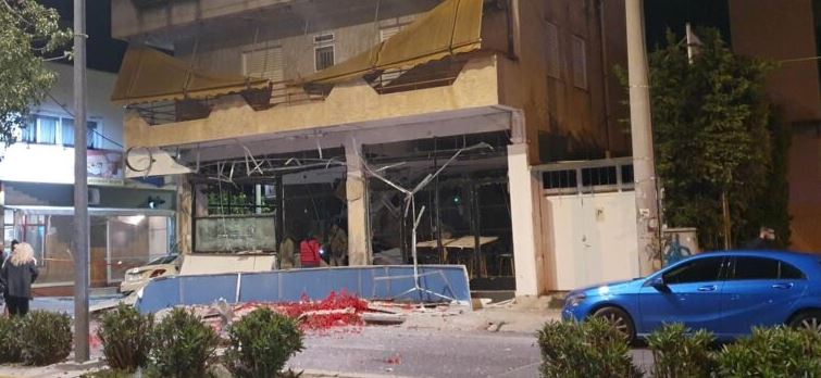 Νέο Ηράκλειο: Σε σοκ οι ιδιοκτήτες της καφετέριας που «διαλύθηκε» από έκρηξη