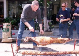 Πάσχα: Ανάβει η «μάχη» του οβελία – Γιατί ευνοούνται οι εισαγωγές