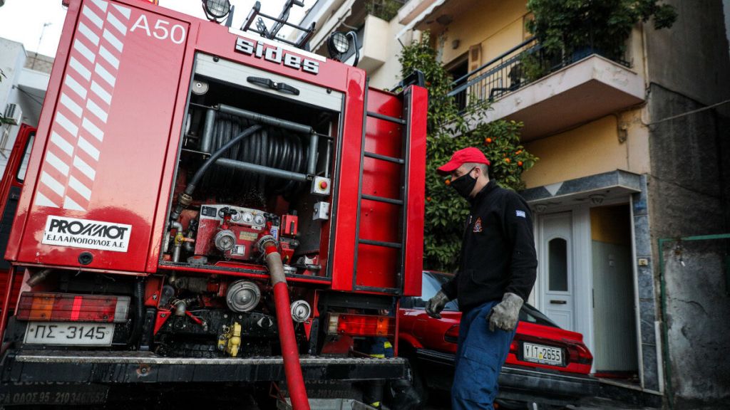 Φωτιά σε διαμέρισμα – Απεγκλώβισαν έναν άνθρωπο