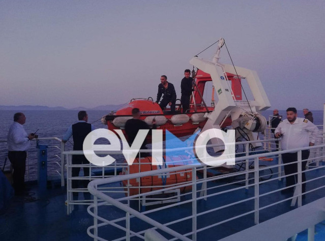 Συνεχίζονται οι έρευνες για τον ηλικιωμένο που έπεσε από πλοίο στην Εύβοια