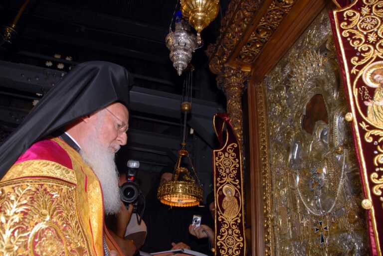 Απευθείας η υποδοχή της Ιεράς Εικόνας της Παναγίας «Αξιον Εστί» στη Μητρόπολη