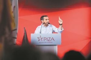 Αυλαία σε περιδίνηση λόγω Κατρούγκαλου