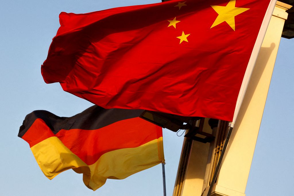 «Μαστίγιο και καρότο» των Κινέζων για τη Γερμανία