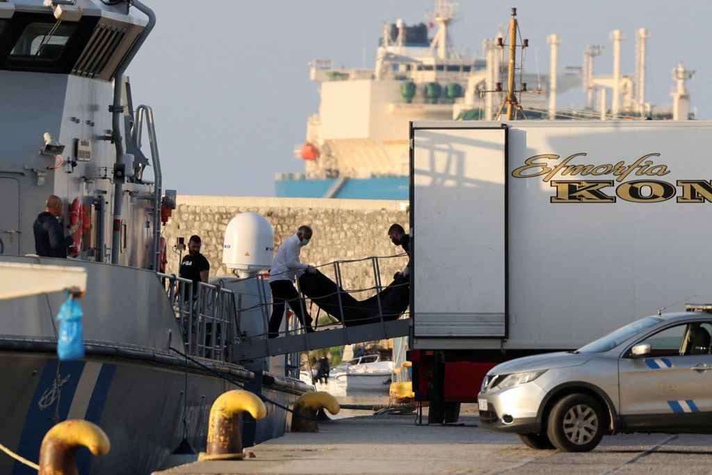 Εννέα συλλήψεις για τον ναυάγιο στην Πύλο