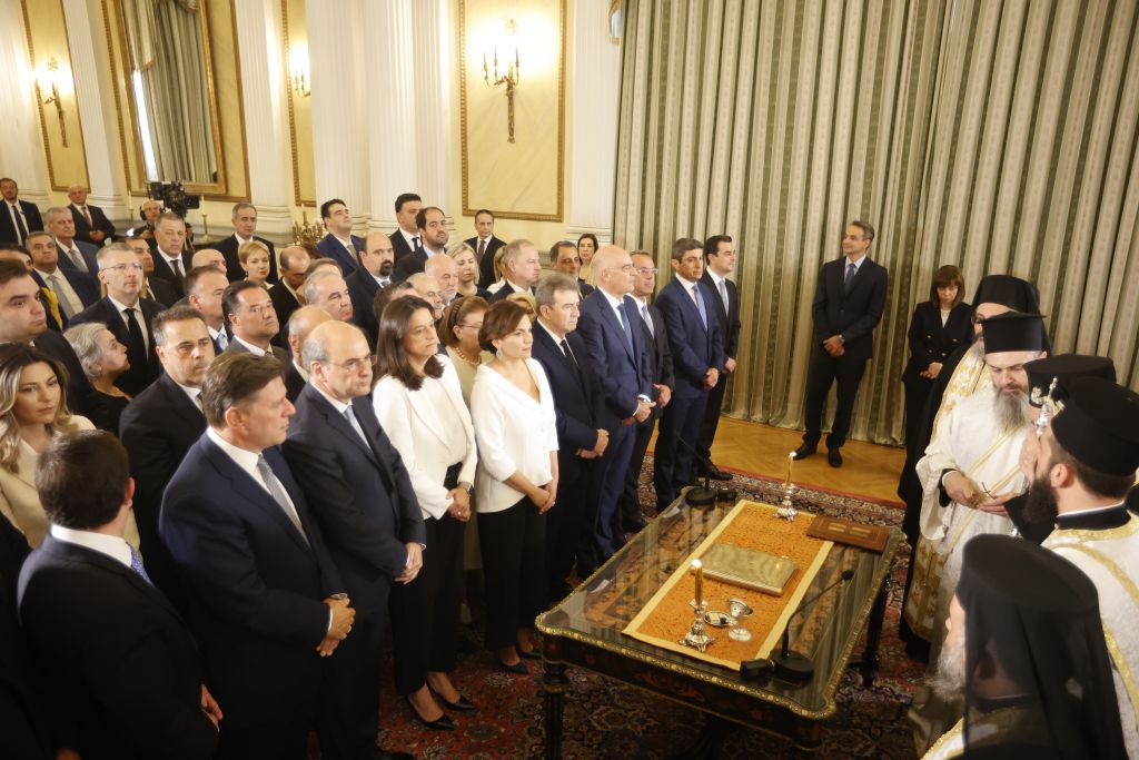 Ορκίστηκαν τα μέλη της νέας κυβέρνησης – Ολοκληρώθηκαν  οι παραδόσεις – παραλαβές στα υπουργεία