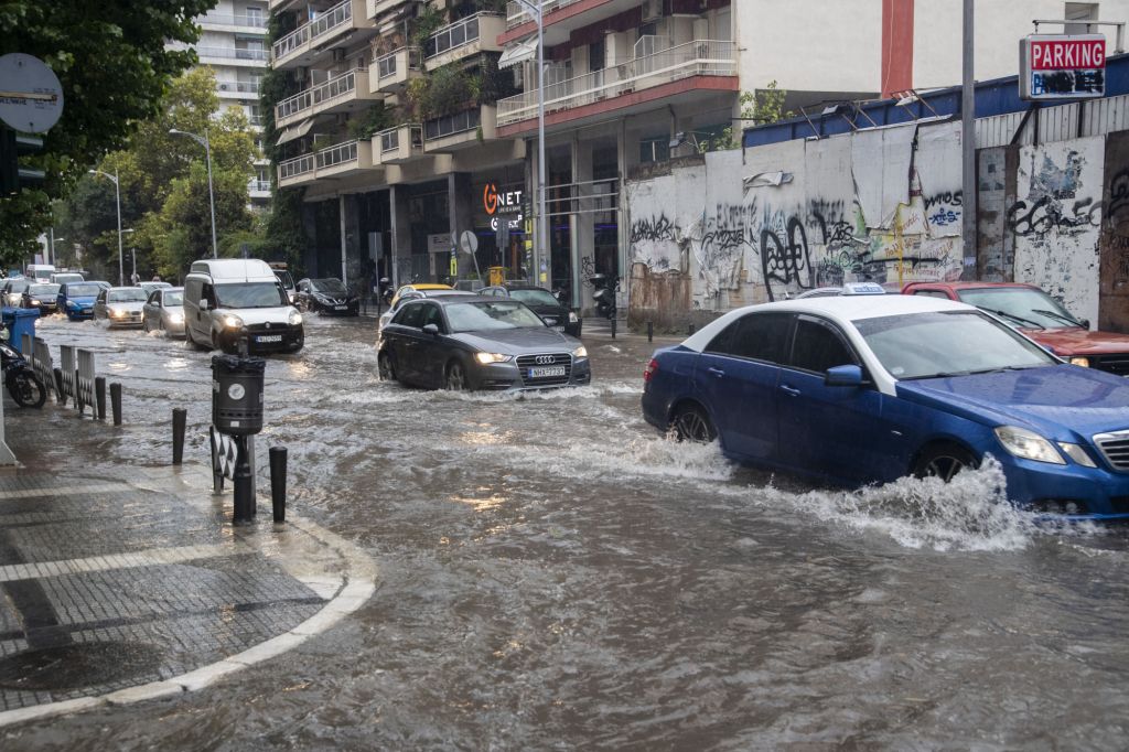 Κακοκαιρία: Πλημμύρισαν 30 σπίτια στη Θεσσαλονίκη
