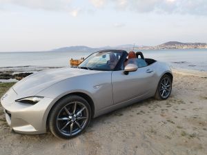 Mazda MX-5 2.0 Skyactiv-G: Ο αναρχικός της εποχής ανακατεύει ακόμη τα μαλλιά και τα …μυαλά