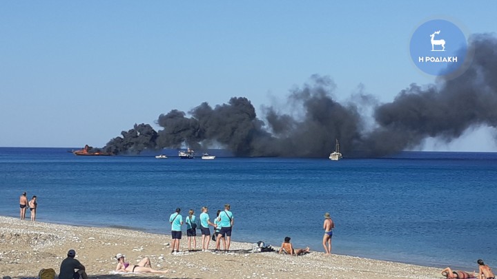 Ρόδος: Φωτιά σε πλοίο με 82 επιβάτες