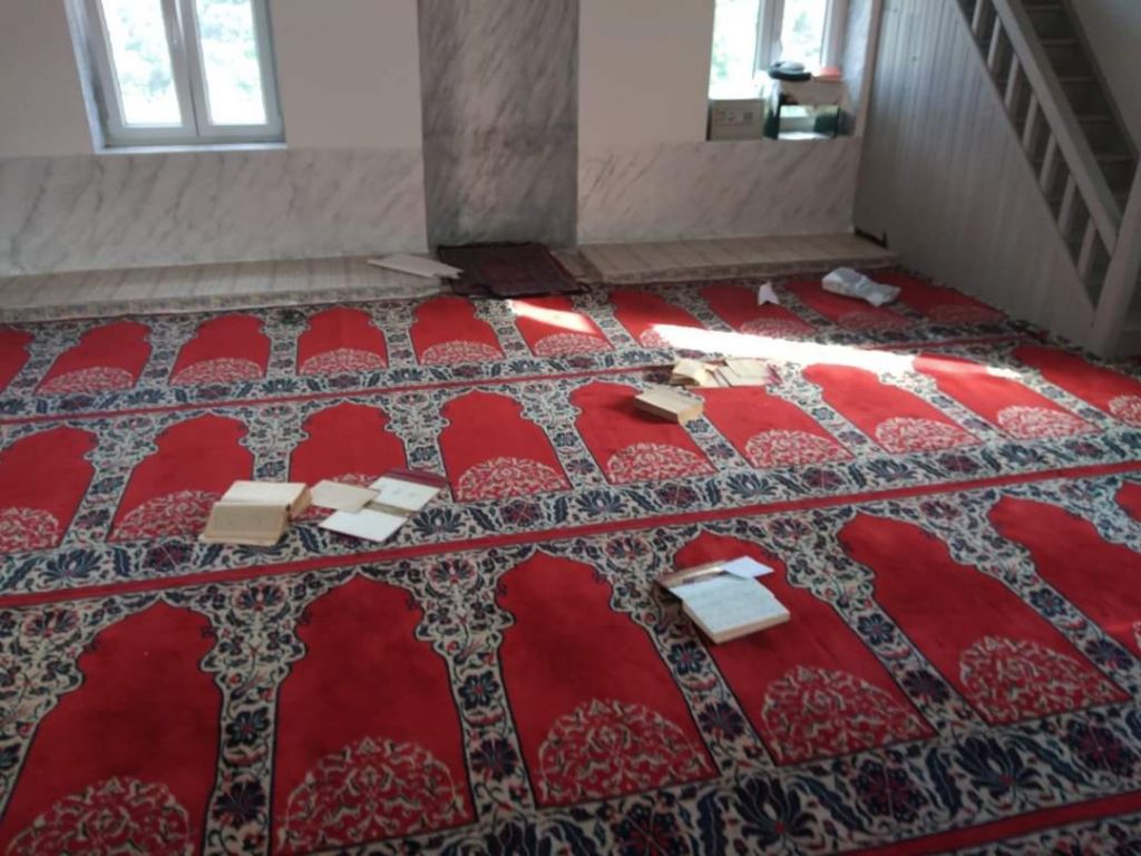 Γάλλος μπήκε μέσα σε τζαμί στην Ξάνθη και έσκισε το Κοράνι