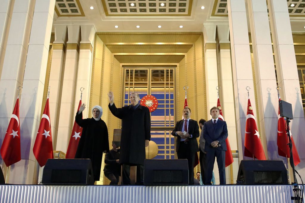 «Το παλάτι του Ερντογάν κοστίζει 900.000 λίρες την ώρα»