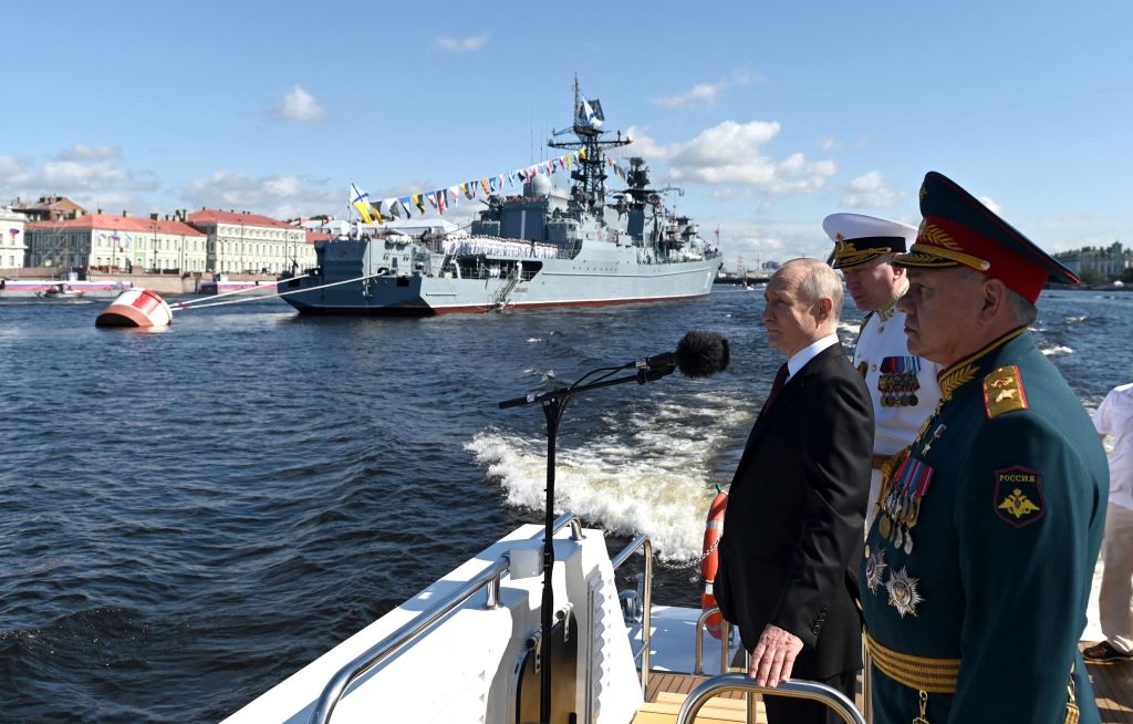 Ο Πούτιν μιλά για ειρήνη στην Ουκρανία αλλά ετοιμάζεται για μεγαλύτερο πόλεμο