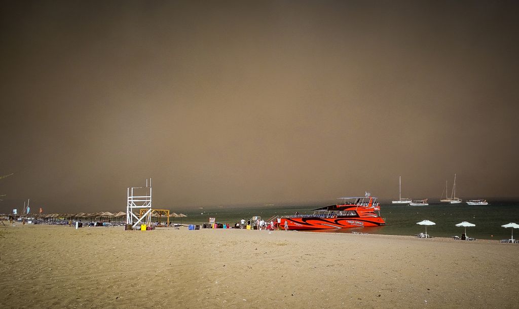 Τουλάχιστον 500 άτομα στην παραλία στο Γεννάδι – Μεγάλη επιχείρηση απεγκλωβισμού
