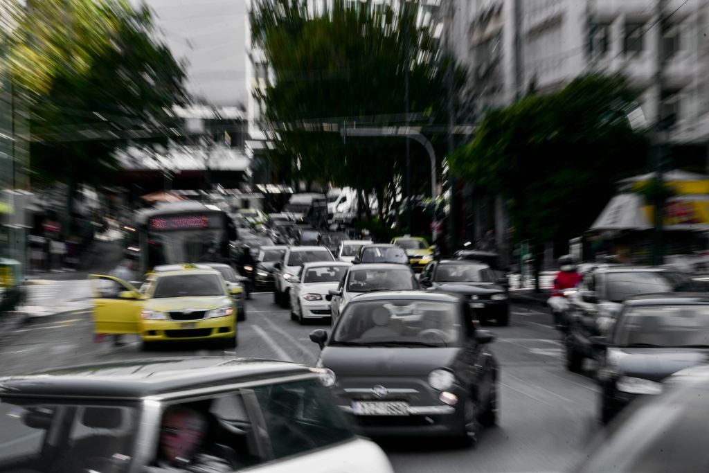 Συστάσεις για περιορισμό των Ι.Χ στην Αθήνα – Σε έξαρση οι ρύποι λόγω καύσωνα