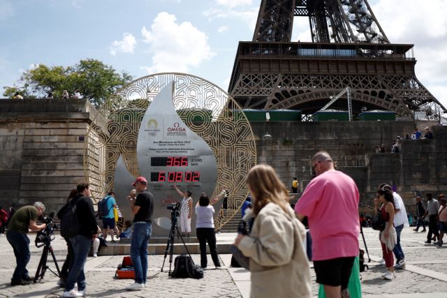 Οι υπαίθριοι βιβλιοπώλες του Παρισιού «απειλούν» την ασφάλεια των Ολυμπιακών Αγώνων