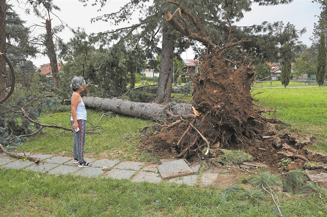 Ο καύσωνας αγγίζει τους 48 βαθμούς