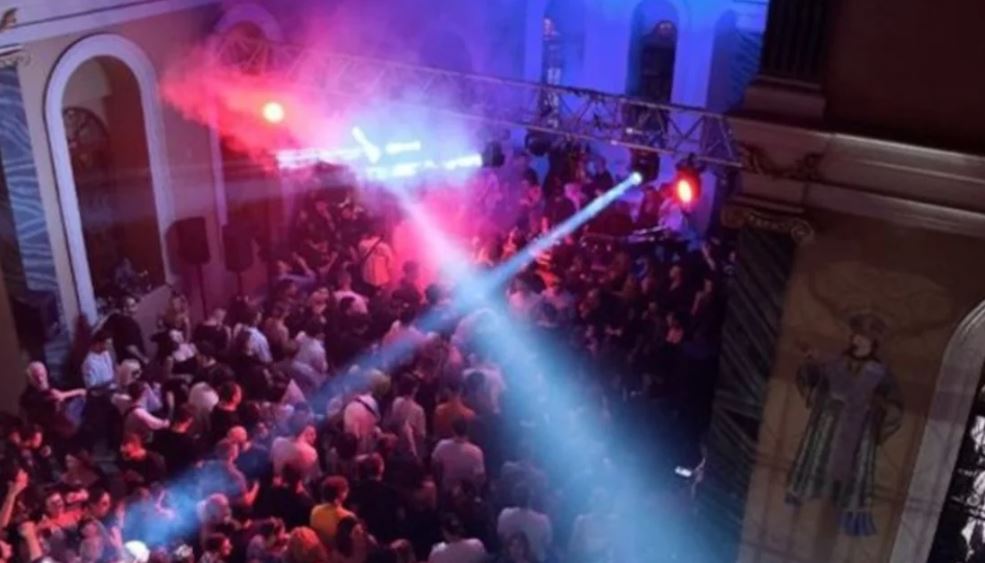 Απίστευτη πρόκληση: Έκαναν πάρτι μέσα στον ιστορικό ναό του Αγίου Βουκόλου