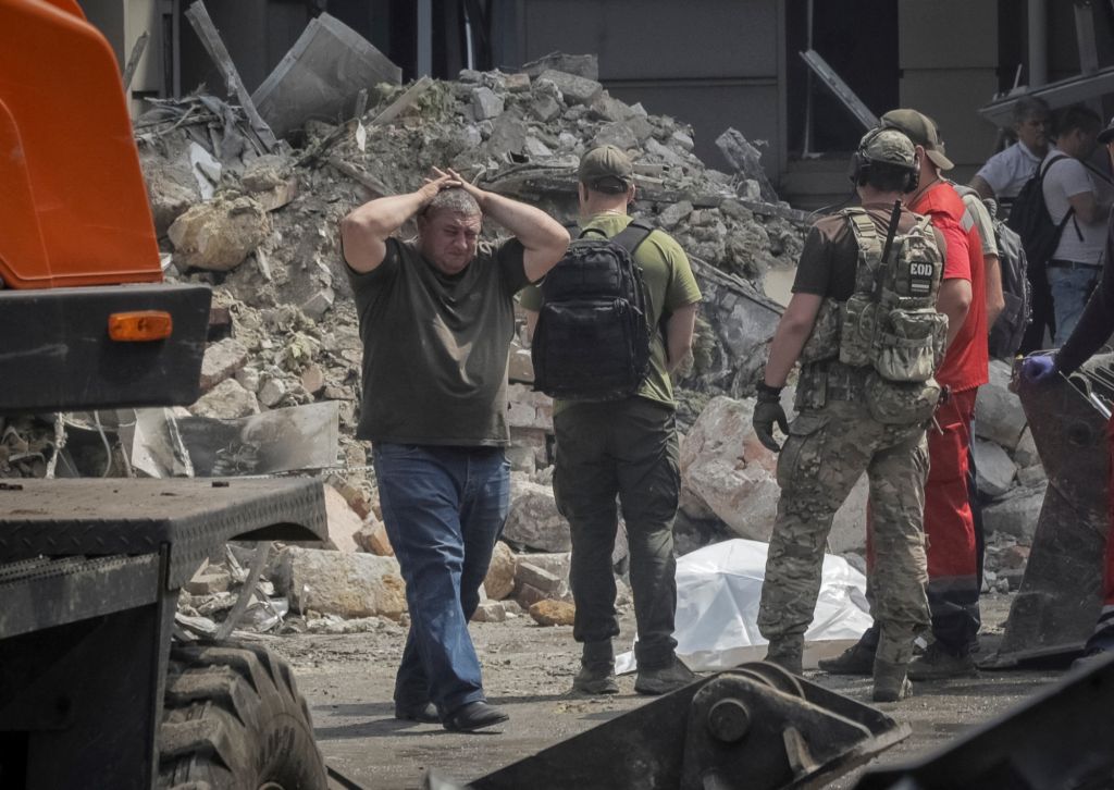 Τρεις νεκροί και ζημιές στο κινεζικό προξενείο της Οδησσού από τους ρωσικούς βομβαρδισμούς