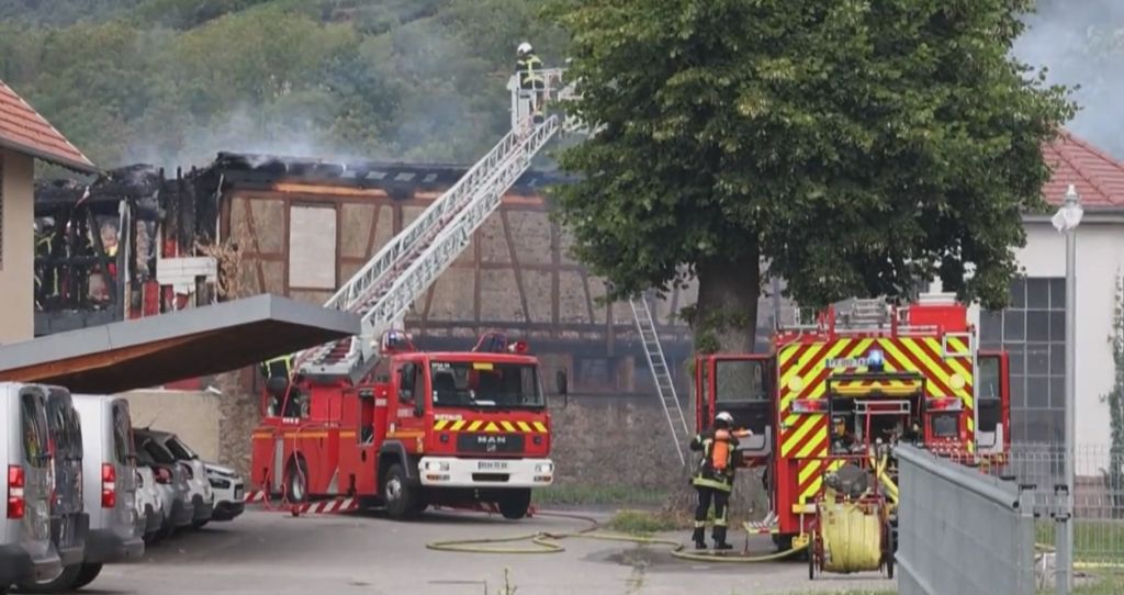 Ισχυρή φωτιά σε εξοχική πανσιόν στη Γαλλία – Διέμεναν άτομα με ειδικές ανάγκες, τουλάχιστον 9 νεκροί