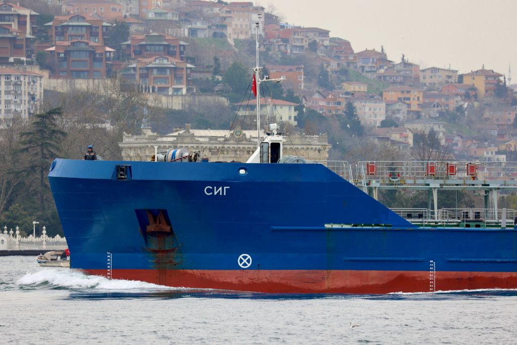 Το Κίεβο απειλεί έξι λιμάνια της Ρωσίας στη Μαύρη Θάλασσα μετά το πλήγμα στο τάνκερ