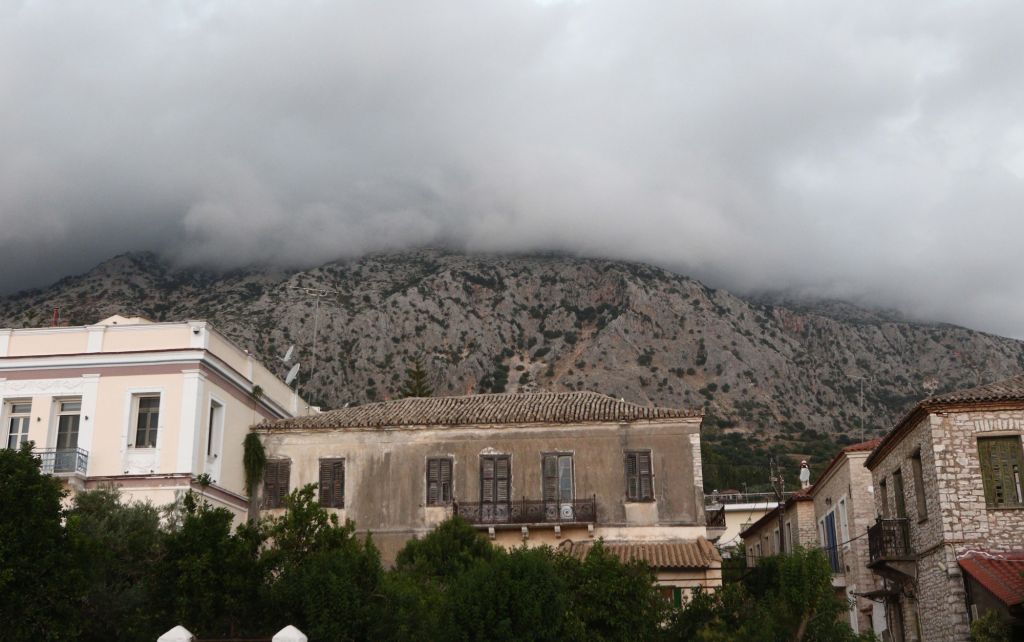 Κακοκαιρία «Petar»: Χτυπά τη Δυτική Ελλάδα – Σφοδρές βροχοπτώσεις