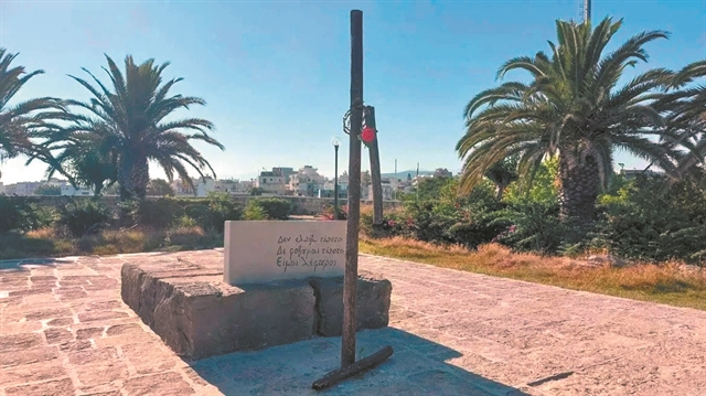 Βανδάλισαν τον σταυρό στον τάφο του Νίκου Καζαντζάκη στο Ηράκλειο